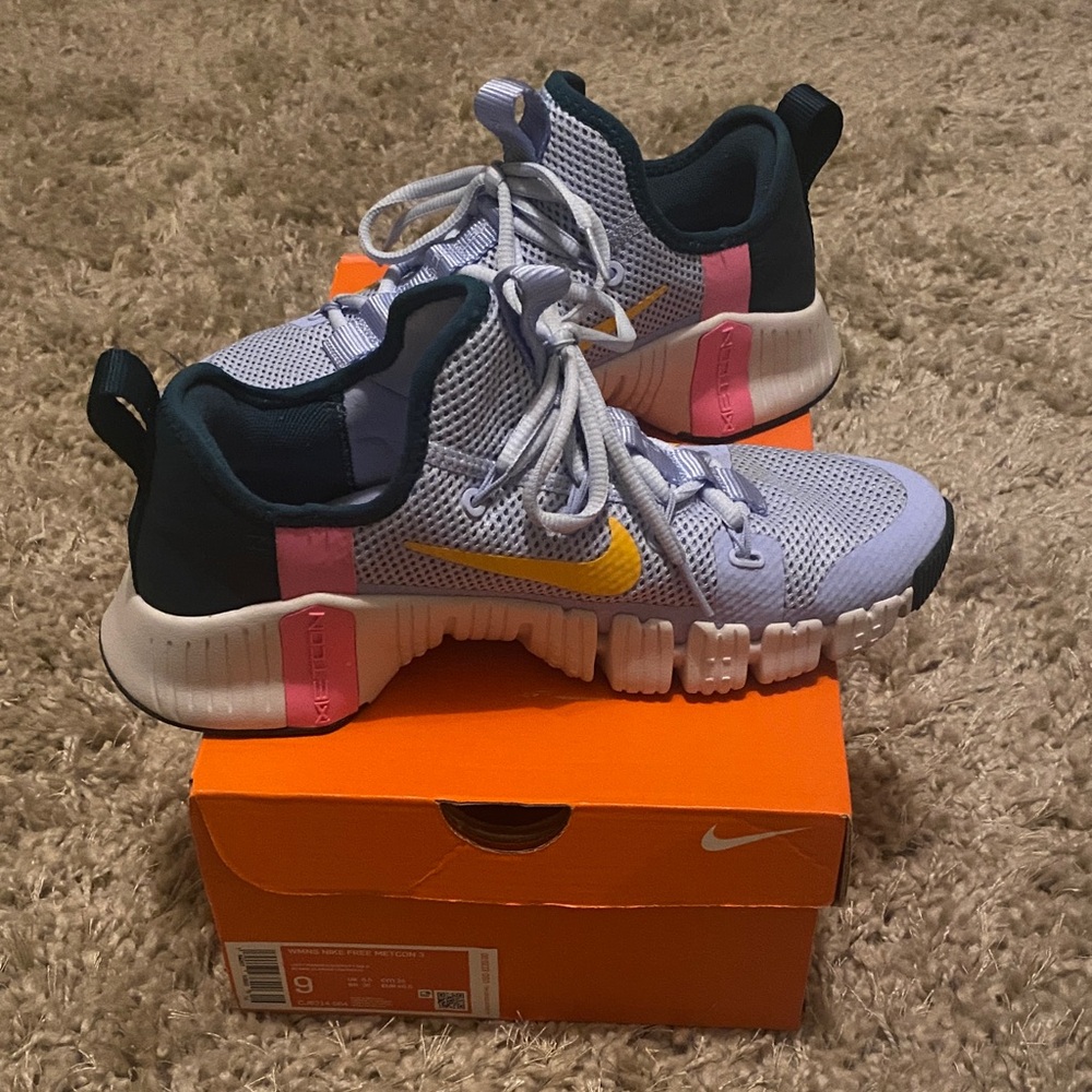 Nike Women’s FREE METCON 3 in Light Marine/University Gold/Pink